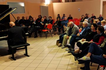 Salone Polivalente<br>Sabato 5 settembre 2020<br>Inizio spettacoli ore 21,00.<br>Ingresso gratuito.<br>Raccomandata la prenotazione.